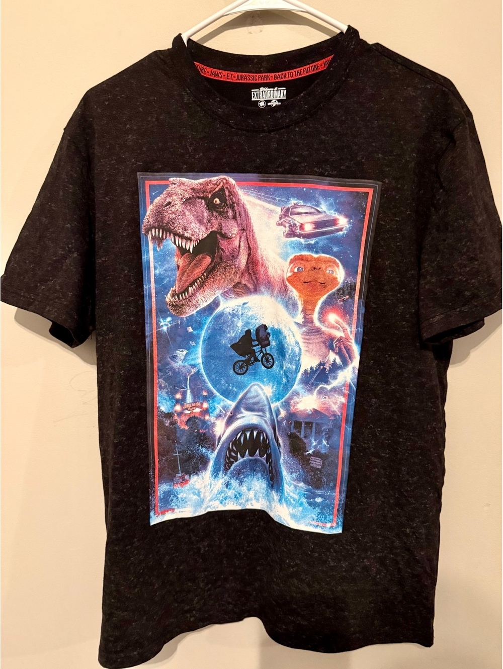 Universal Studios Classic Movie Icons Black Graphic T-Shirt Medium
